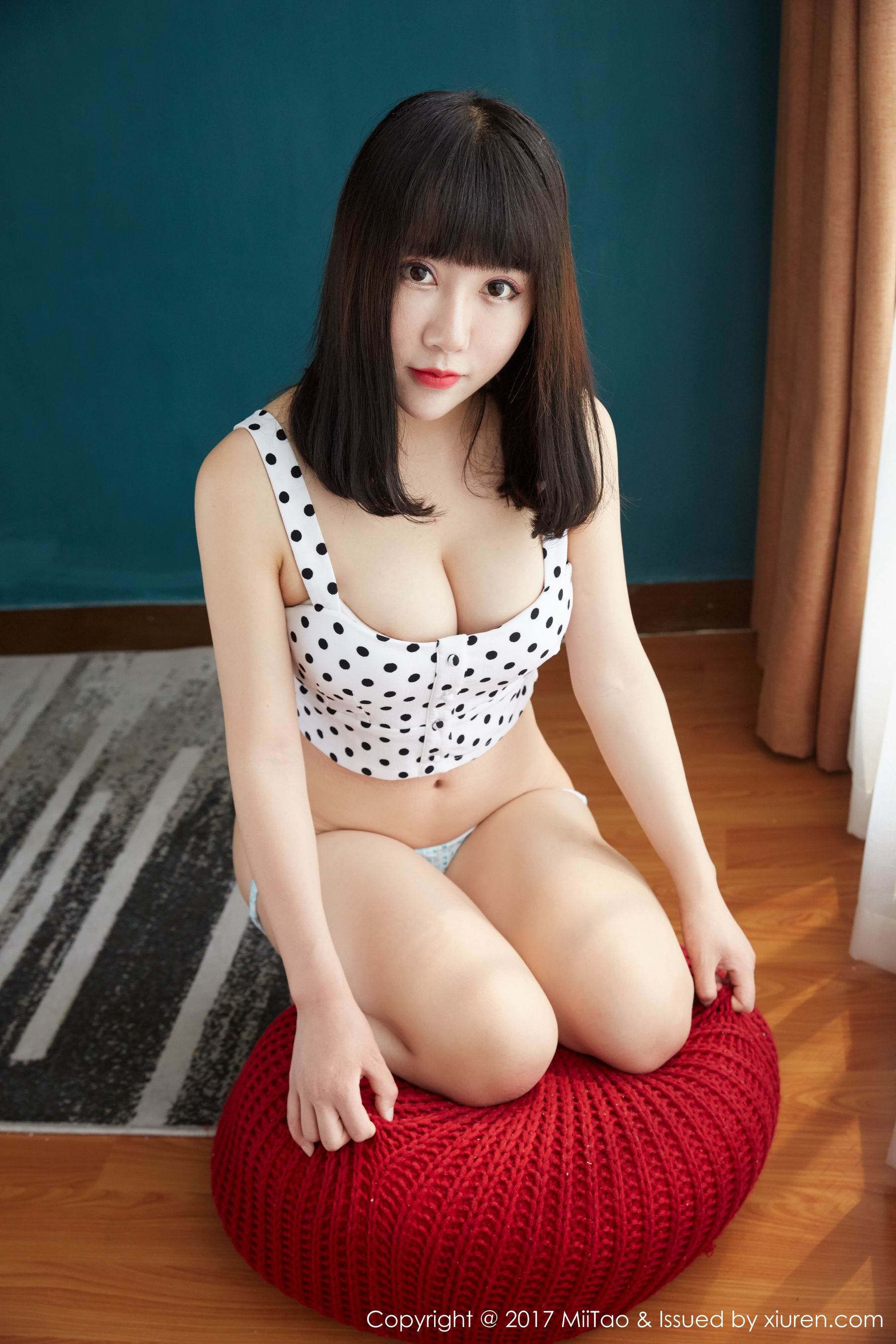 雪碧(夏笑笑)《甜美可爱的妹子,蜜桃美臀》 蜜桃社MiiTao VOL.068 4